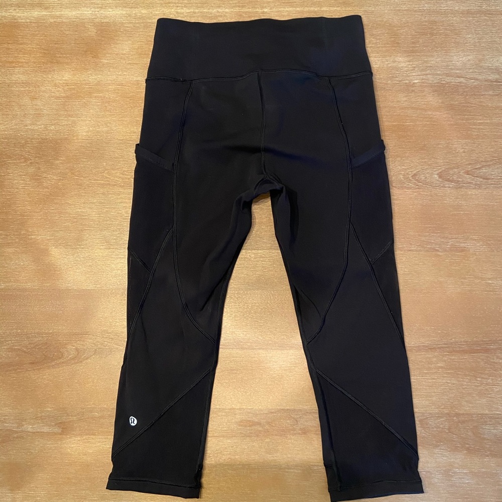 Black lululemon crops with pockets